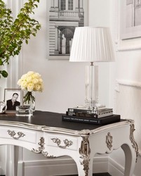 Casa Padrino Luxury Baroque Desk in High Gloss White with Silver Applications and Leather Look, 140 x 80 x 81 cm Casa Padrino Luxury Baroque Desk in High Gloss White with Silver Applications and Leather Look, 140 x 80 x 81 cm