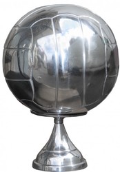 Casa Padrino Scultura di Calcio su Base in Alluminio Lucidato Argento 20 cm Deco Palla Figura Design Sport