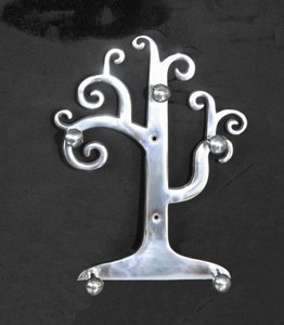 Casa Padrino Designer Wandschlüssel und Halsketten Halter aus Aluminium, Silber, Höhe 29 cm, Breite 24 cm