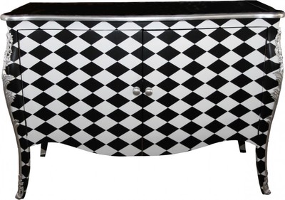 Casa Padrino Cómoda Barroca a Cuadros Negro / Blanco 120 cm - Mueble de Lujo con 2 Puertas y Detalles Plateados Casa Padrino Cómoda Barroca a Cuadros Negro / Blanco 120 cm - Mueble de Lujo con 2 Puertas y Detalles Plateados