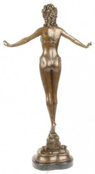 Casa Padrino Luxus Bronze Figur Frauenfigur auf Natursteinsockel - Art Deco Skulptur, 70.5 cm Casa Padrino Luxus Bronze Figur Frauenfigur auf Natursteinsockel - Art Deco Skulptur, 70.5 cm