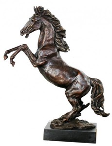Casa Padrino Luxus Bronze Figur Wildes Pferd auf Natursteinsockel Höhe 90 cm - Pferde Skulptur Casa Padrino Luxus Bronze Figur Wildes Pferd auf Natursteinsockel Höhe 90 cm - Pferde Skulptur