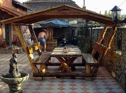 Casa Padrino Pabellón de jardín rústico con mesa y 2 bancos - Roble macizo - Set de muebles de jardín cubierto - 200 x 175 x 220 cm