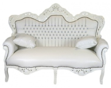 Casa Padrino Divano Barocco 2 posti Master Ecopelle Bianca con Strass Bling Bling, Larghezza 160 cm Casa Padrino Divano Barocco 2 posti Master Ecopelle Bianca con Strass Bling Bling, Larghezza 160 cm