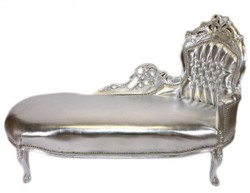 Casa Padrino Barock Chaiselongue in Silber mit Kunstlederbezug, 155 x 70 x 100 cm, Antik Stil Recamiere Casa Padrino Barock Chaiselongue in Silber mit Kunstlederbezug, 155 x 70 x 100 cm, Antik Stil Recamiere
