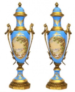 Casa Padrino Barock Porzellan Pokal Set Hellblau / Gold B20 H58 cm (2 Stück) - Exklusive Luxus Dekoration Casa Padrino Barock Porzellan Pokal Set Hellblau / Gold B20 H58 cm (2 Stück) - Exklusive Luxus Dekoration