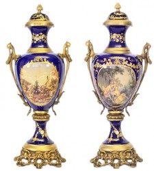 Casa Padrino Set di Coppe Barocche in Porcellana Azzurro / Oro L 26 x A 63 cm - 2 Pezzi - Decorazione per Hotel di Lusso Casa Padrino Set di Coppe Barocche in Porcellana Azzurro / Oro L 26 x A 63 cm - 2 Pezzi - Decorazione per Hotel di Lusso