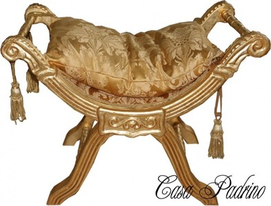 Casa Padrino Sitzbank Hocker Kamelhocker Gold Muster Schemel Baroque Stool Ottoman Gold Pattern Antik Antique Style Interior Möbel Einrichtung Prunkvoll Schloss Casa Padrino Sitzbank Hocker Kamelhocker Gold Muster Schemel Baroque Stool Ottoman Gold Pattern Antik Antique Style Interior Möbel Einrichtung Prunkvoll Schloss