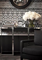 Casa Padrino Luxus Konsole mit Schublade - Polierter Stahl, Eichenfurnier und schwarzes Glas - 122 x 40 x H. 87 cm