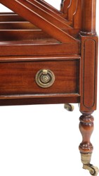 Casa Padrino Chariot à journaux et magazines de luxe en bois d'acajou massif marron, 48 x 38 x H 62 cm Casa Padrino Chariot à journaux et magazines de luxe en bois d'acajou massif marron, 48 x 38 x H 62 cm