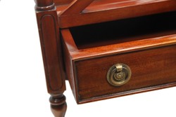 Casa Padrino Chariot à journaux et magazines de luxe en bois d'acajou massif marron, 48 x 38 x H 62 cm Casa Padrino Chariot à journaux et magazines de luxe en bois d'acajou massif marron, 48 x 38 x H 62 cm