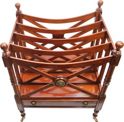 Casa Padrino Chariot à journaux et magazines de luxe en bois d'acajou massif marron, 48 x 38 x H 62 cm Casa Padrino Chariot à journaux et magazines de luxe en bois d'acajou massif marron, 48 x 38 x H 62 cm