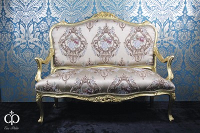 Casa Padrino Divano Barocco stile italiano, Crema motivo oro e cornice Oro, 138 x 68 x 111 cm Casa Padrino Divano Barocco stile italiano, Crema motivo oro e cornice Oro, 138 x 68 x 111 cm