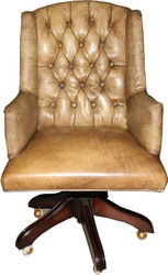 Casa Padrino Fauteuil de bureau de luxe en cuir véritable marron clair - Pivotant et réglable en hauteur - 104-111 cm x 64 cm x 67 cm Casa Padrino Fauteuil de bureau de luxe en cuir véritable marron clair - Pivotant et réglable en hauteur - 104-111 cm x 64 cm x 67 cm
