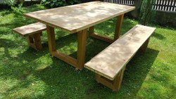 Casa Padrino Juego de muebles de jardín - Mesa rústica con patas en A + 2 bancos de jardín (Longitud: 200 cm) - Madera maciza de roble - muebles de madera maciza sólida Casa Padrino Juego de muebles de jardín - Mesa rústica con patas en A + 2 bancos de jardín (Longitud: 200 cm) - Madera maciza de roble - muebles de madera maciza sólida