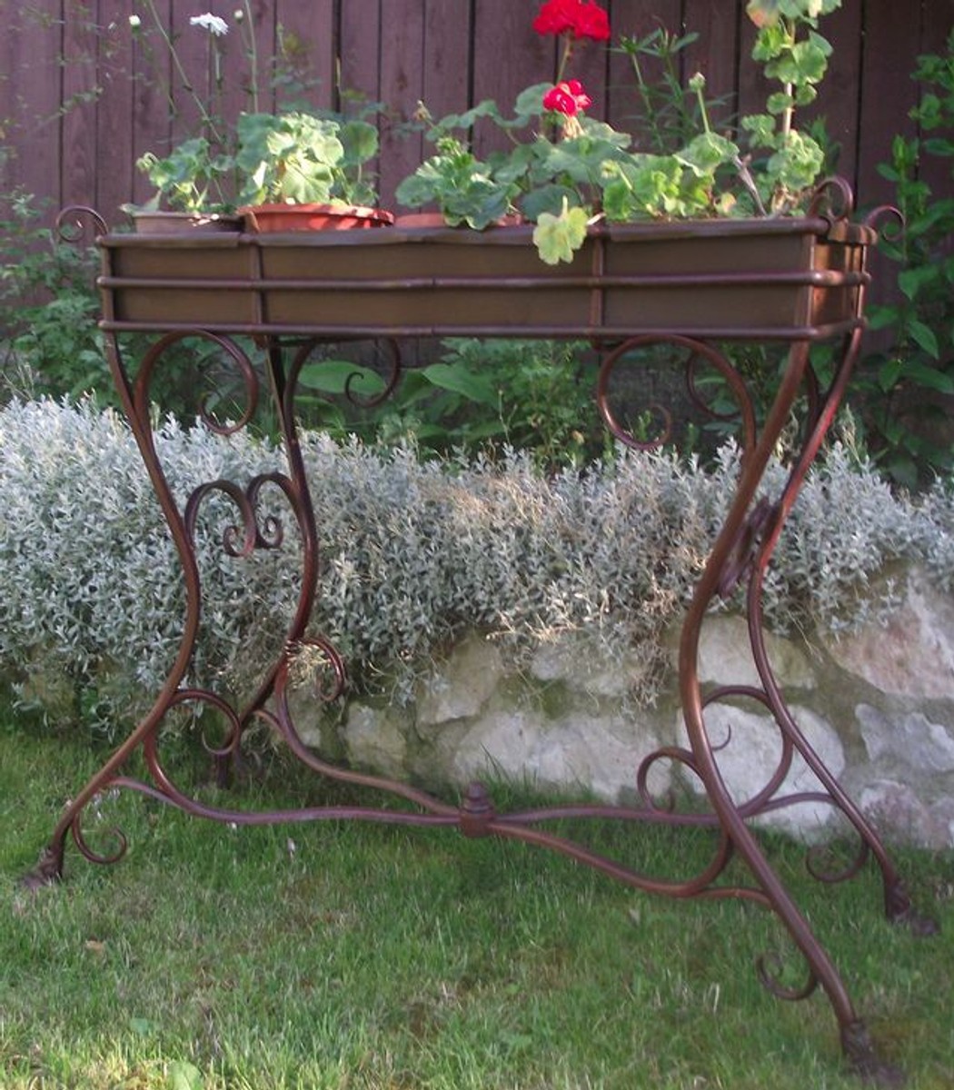 Casa Padrino Blumenständer aus Schmiedeeisen - verschiedene Farben -  113 cm x 45 cm x H83 cm - Luxus Gartenmöbel