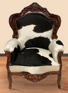 Casa Padrino Sillón Barroco de Lujo King con piel de vaca auténtica negro-blanco y madera marrón 85 x 85 x H. 120 cm Casa Padrino Sillón Barroco de Lujo King con piel de vaca auténtica negro-blanco y madera marrón 85 x 85 x H. 120 cm