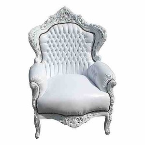 Casa Padrino Sillón Barroco King Blanco en Piel Sintética 85 x 85 x H. 120 cm - Mueble de Estilo Antiguo Casa Padrino Sillón Barroco King Blanco en Piel Sintética 85 x 85 x H. 120 cm - Mueble de Estilo Antiguo