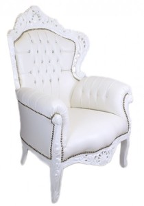 Casa Padrino Sillón Barroco King en Piel Sintética Blanca con Estrás Bling Bling, 120 x 85 x 85 cm Casa Padrino Sillón Barroco King en Piel Sintética Blanca con Estrás Bling Bling, 120 x 85 x 85 cm