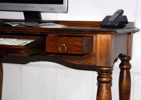 detail PC-tisch mit Tastaturauszug VARESE Braun kolonial lackiert Casa de mobila Goslar