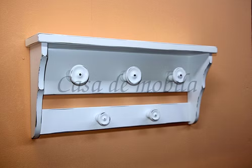 Shabby chic weiss Wandgarderobe aus Massivholz Shabby chic weiss Wandgarderobe aus Massivholz