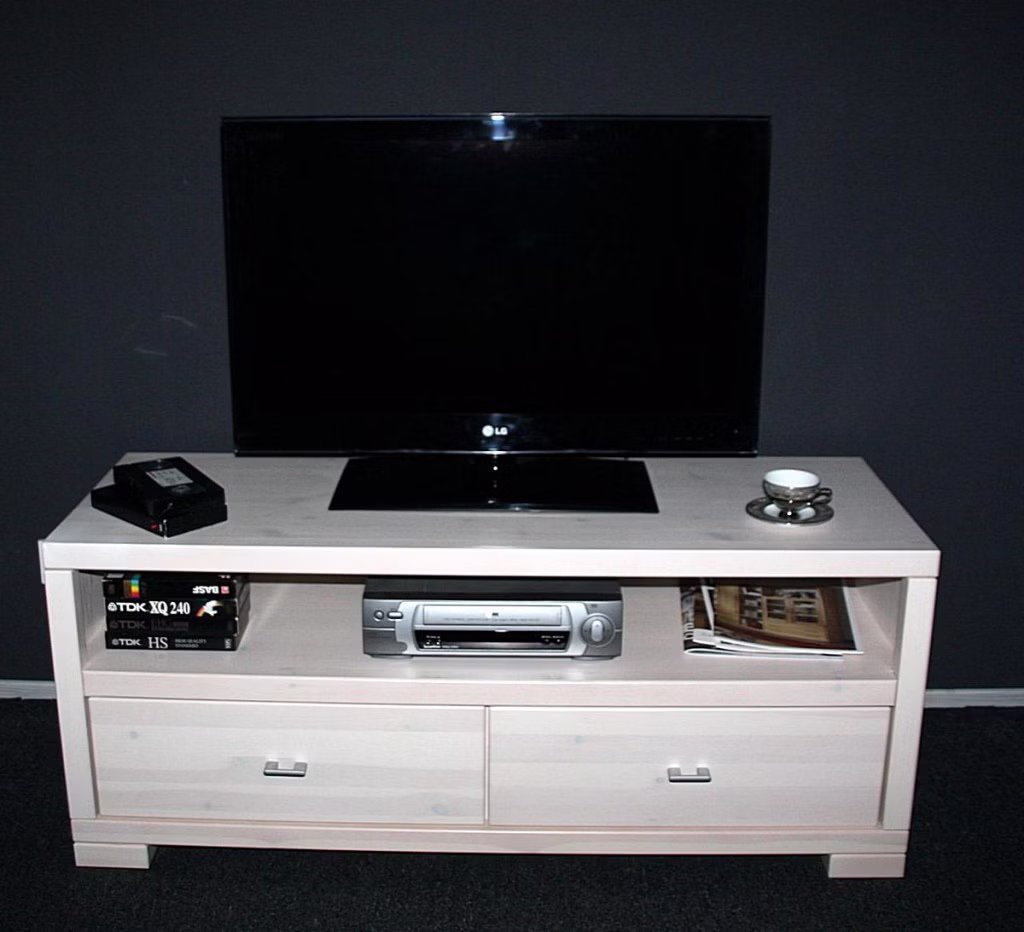 Massivholz TV-Lowboard mit 2 Schubfächern 120x51x43cm GULDBORG Kiefer massiv weiß lasiert Casa de mobila Goslar Massivholz Phonoschrank mit schubkasten 120x51x43cm GULDBORG Kiefer massiv weiß lasiert Casa de mobila Goslar