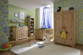 Massivholz Babyzimmerschrank GULDBORG 3türig Kiefer massiv gelaugt geölt casademobila Goslar