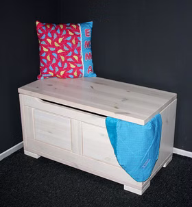 truhe flach 84x45x43cm GULDBORG Kiefer massiv weiß lasiert Casa de mobila Goslar