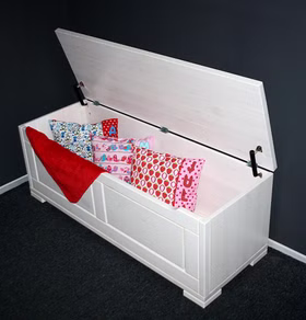 Massivholz sitzbank mit stauraum 120x45x43cm GULDBORG Kiefer massiv weiß lasiert Casademobila Goslar Massivholz sitzbank mit stauraum 120x45x43cm GULDBORG Kiefer massiv weiß lasiert Casademobila Goslar
