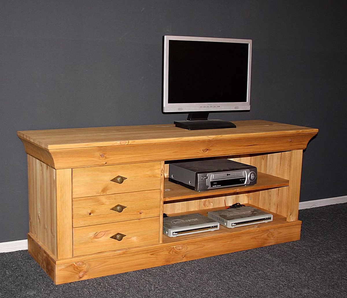 TV-lowboard mit schubladen 143x59x45cm BERGEN Kiefernholz massiv gelaugt geölt Massivholz TV-lowboard mit schubladen 143x59x45cm BERGEN Kiefernholz massiv gelaugt geölt Casademobila Goslar