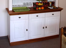 Sideboard 143x197x45cm BERGEN Kiefer 2farbig weiß / bernsteinfarben lackiert Goslar bei Casa de mobila