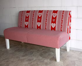 Barnickel Küchensofa CADIZ Beine Buche weiß Herz-Motiv rot Stoff Casa de mobila Goslar Barnickel Küchensofa CADIZ Beine Buche weiß Herz-Motiv rot Stoff Casa de mobila Goslar