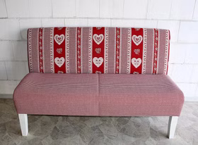 Barnikel Ostfriesensofa CADIZ Beine Buche weiß Herz-Motiv rot Stoff Casa de mobila Goslar Barnikel Ostfriesensofa CADIZ Beine Buche weiß Herz-Motiv rot Stoff Casa de mobila Goslar