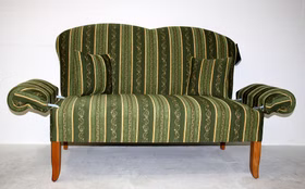Ostfriesensofa Leer Grün mit armlehne verstellbar Holzbeine Bernsteinfarben lackiert, Höhe 52cm, Spannteil echt Casademobila Goslar Ostfriesensofa Leer Grün mit armlehne verstellbar Holzbeine Bernsteinfarben lackiert, Höhe 52cm, Spannteil echt Casademobila Goslar