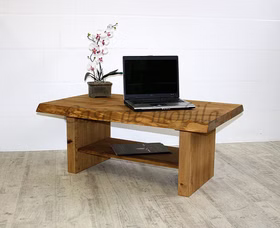 Wohnzimmertisch mit baumkante und Ablage TUNDRA Unikat 110x45x70cm Fichte massiv antik gewachst Casa de mobila Goslar Wohnzimmertisch mit baumkante und Ablage TUNDRA Unikat 110x45x70cm Fichte massiv antik gewachst Casa de mobila Goslar