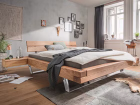 Schwebebalkenbett V Holzbett RUSTIKAL metallgestell chrom Wildeiche massiv geölt mit Wuchsrissen casademobila Goslar Schwebebalkenbett V Holzbett RUSTIKAL metallgestell chrom Wildeiche massiv geölt mit Wuchsrissen casademobila Goslar