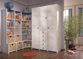 Massivholz Kleiderschrank Contra 137x217x55cm 3 Türen 5 Schubladen Kiefer massiv 2farbig weiß / blau lackiert Casa de mobila Goslar Massivholz Kleiderschrank Contra 137x217x55cm 3 Türen 5 Schubladen Kiefer massiv 2farbig weiß / blau lackiert Casa de mobila Goslar