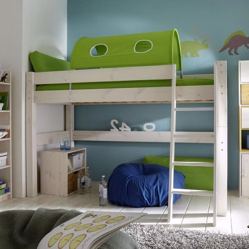 Bett mittelhoch 210x140x128cm mit Schrägleiter und Vorhang Kiefer massiv weiß lasiert Bett mittelhoch 210x140x128cm mit Schrägleiter und Vorhang Kiefer massiv weiß lasiert