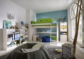 Bett mittelhoch 210x140x128cm mit Schrägleiter und Vorhang Kiefer massiv weiß lasiert Bett mittelhoch 210x140x128cm mit Schrägleiter und Vorhang Kiefer massiv weiß lasiert
