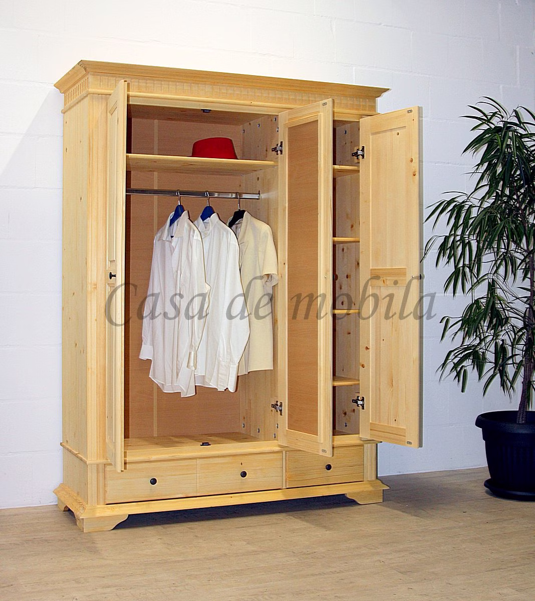 landhaus-kleiderschrank-dahlia-3tuerig-fichte-offen. landhausstil Garderobenschrank mit spiegel 3türig 154x205x58cm DAHLIA Fichte massiv natur geölt von Casademobila Goslar