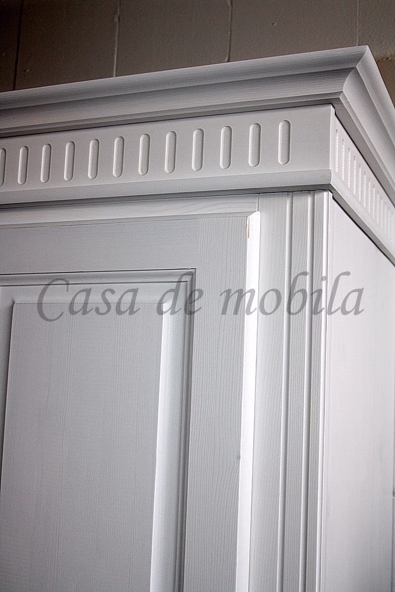 fichtenholz-weiss-gewachst-oberflaeche-schrank-dahlia-details dekorative Krank leiste Kleiderschrank DAHLIA 3türig Fichte massiv