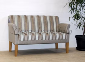 Tischsofa WALLIS Stoff grau braun gestreift Holzbeine Eiche geölt Küchensofa mit verstellbaren armlehnen WALLIS Holzbeine Eiche geölt Stoff grau braun gestreift Barnickel bei Casa de Mobila in Goslar