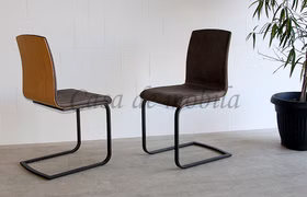 stuehle-braun-mit-wildeiche-ruecken-beine-schwarz.jpg