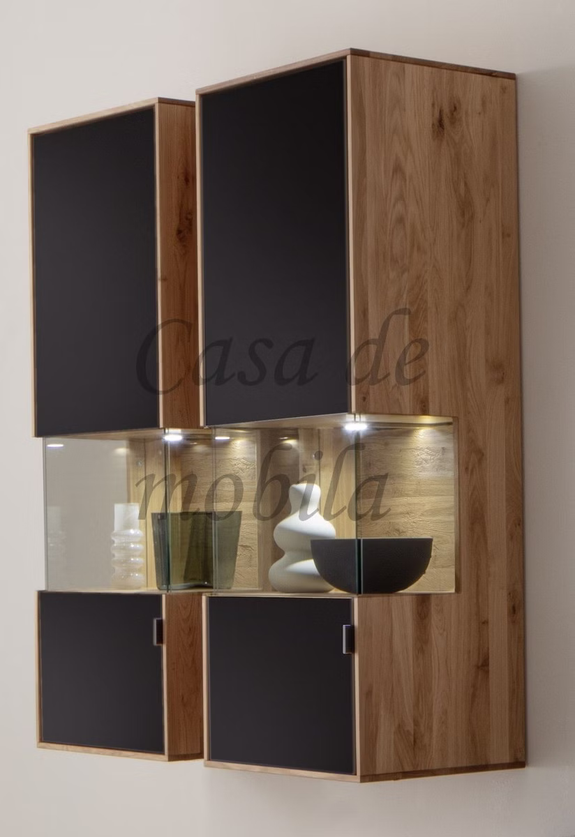 Hängevitrine FÖHR 48x131x40cm Wildeiche massiv Roheffekt geölt Lack carbon schwarz Alois Garthaus casademobila Goslar Abbildung zeigt Hängevitrine FÖHR 48x131x40cm Wildeiche massiv Roheffekt geölt Lack carbon schwarz Alois Garthaus casademobila Goslar