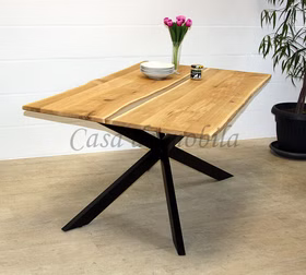 Massivholztisch mit Epoxidharz transparent Wildeiche massiv geölt mit Baumkante Sternfuß Metall schwarz Casa de mobila Goslar