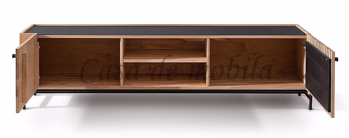 ASCONA – TV-Board geöffnet Langes Holz-TV-Board mit geöffneten Seitentüren