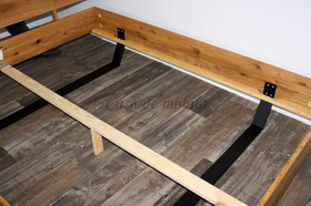 Schubladenbett DOINA 2 Wildeiche massiv geölt Metallkufen Bettgestell mit Metallkufen schwarz DOINA 2, 160x200 cm Eiche massiv geölt Casa de mobila Goslar