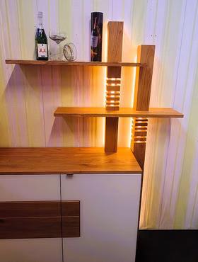 Anbauregal-mit-Beleuchtung-fuer-Sideboard-Signatura-wildeiche-natur-4.jpg Anbauregal-mit-Beleuchtung-fuer-Sideboard-Signatura-wildeiche-natur-4.jpg