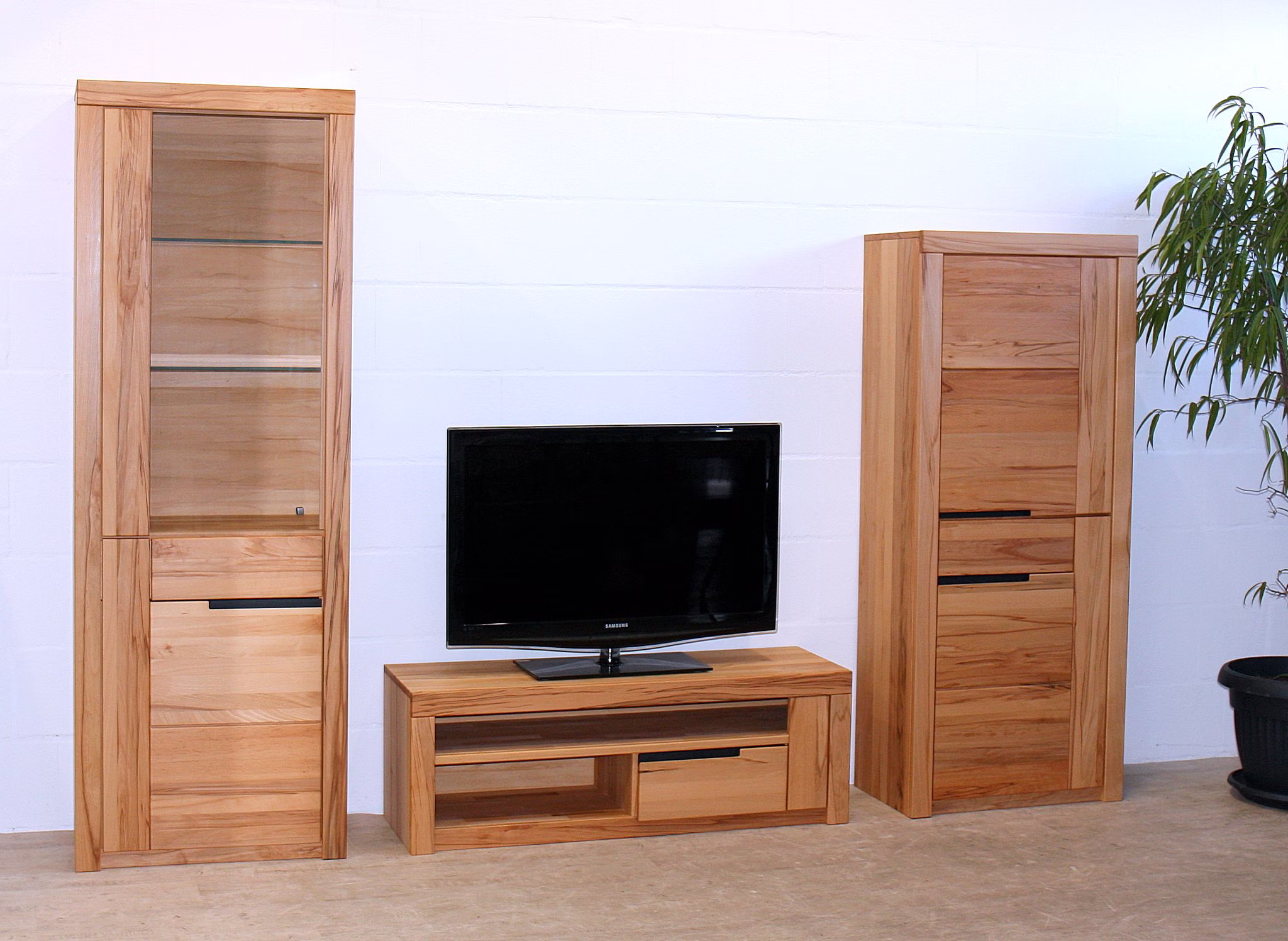 Wohnwand-3teilig-horizont-kernbuche-made-in-germany 3-teilige Wohnwand HORIZONT aus geölter Kernbuche mit Vitrine, TV-Lowboard und Highboard