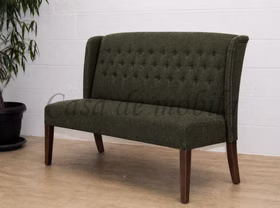 Tischsofa mit Knopfheftung WIRSBERG 160x107x68cm Velours dunkelgrün Holzbeine Buche nussbaum lackiert